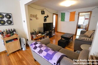 55 Brock St, Unit 1 in Boston, MA - Foto de edificio - Building Photo