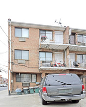 10501 Otis Ave in Flushing, NY - Building Photo - Building Photo