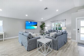 820 102nd Ave N in Naples, FL - Building Photo - Building Photo