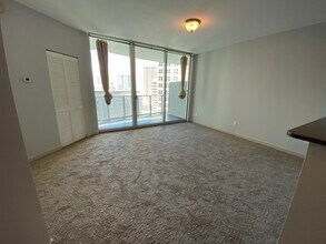 300 S BISCAYNE, Unit 1805 in Miami, FL - Building Photo - Building Photo
