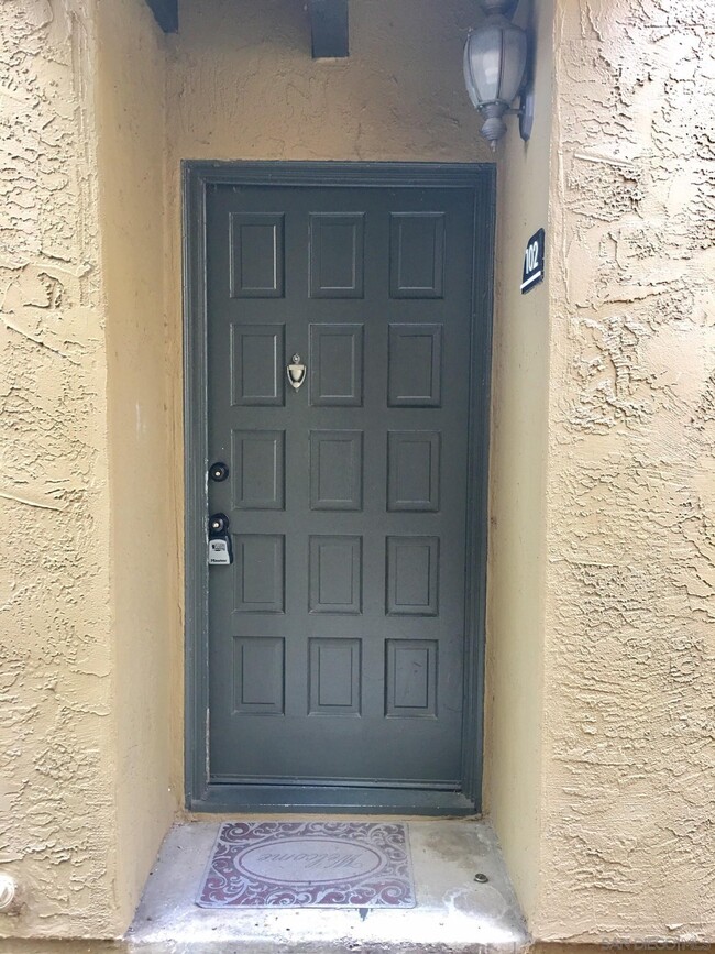 17147 W Bernardo Dr in San Diego, CA - Building Photo - Building Photo