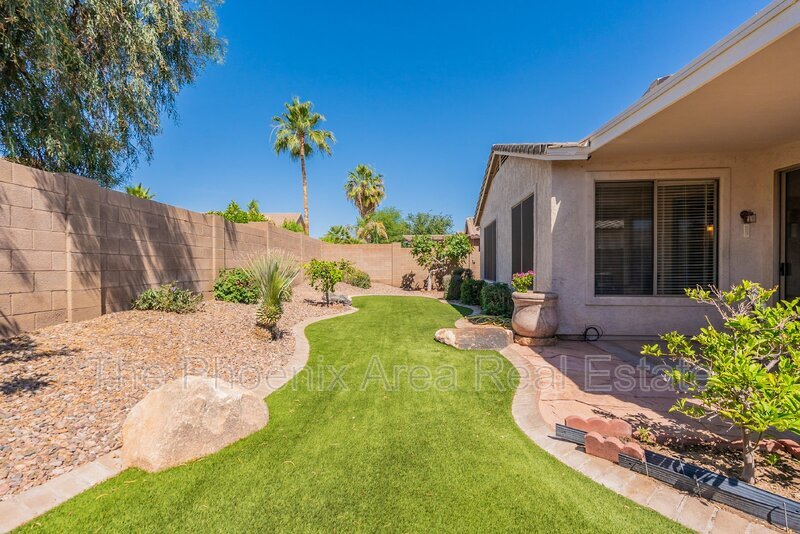 165 E Rock Wren Dr in San Tan Valley, AZ - Building Photo