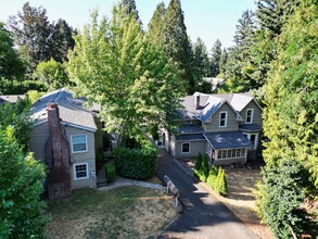 Custer Apartments in Portland, OR - Building Photo - Building Photo