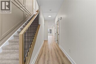 42 Wellington St in Brant, ON - Building Photo - Building Photo