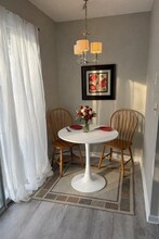 301 Bluegrass Ave in Southgate, KY - Foto de edificio - Building Photo