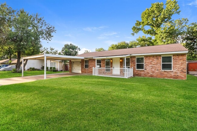6910 Cole Creek Dr in Houston, TX - Building Photo - Building Photo