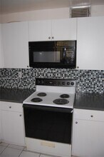 1334 Collins Ave in Miami Beach, FL - Building Photo - Building Photo