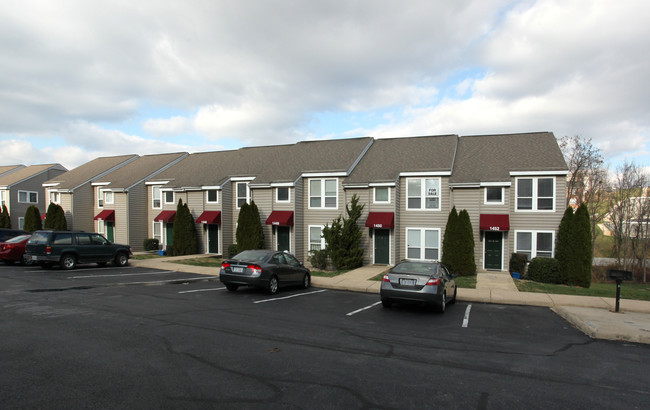 1450 Devon Ln in Harrisonburg, VA - Foto de edificio - Building Photo