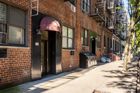 330 E 90th St in New York, NY - Building Photo - Building Photo