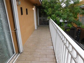2461 W 76th St in Hialeah, FL - Building Photo - Building Photo