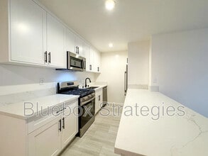 606 Montana Ave in Santa Monica, CA - Building Photo - Building Photo