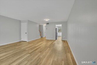 10 Briar Ct in Cromwell, CT - Foto de edificio - Building Photo