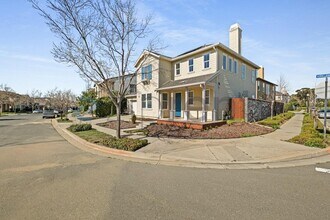 581 Kirkland Ave in Vallejo, CA - Foto de edificio - Building Photo