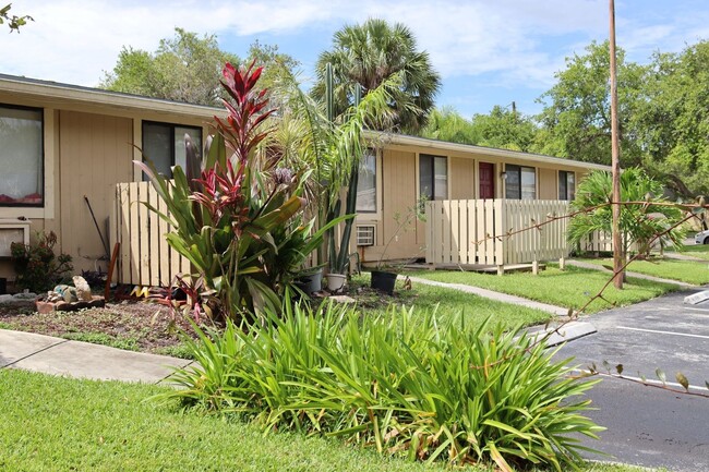 property at 10061 S Nob Hill Cir