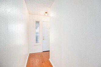 6817 W Cleburne Rd in Fort Worth, TX - Building Photo - Building Photo