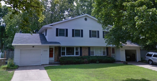 5221 Trafalger Pl in Madison, WI - Foto de edificio - Building Photo