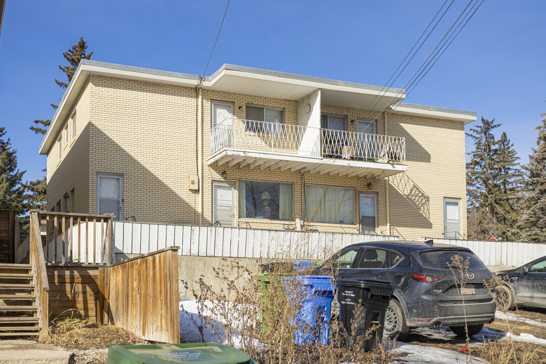 4444 4 St NW in Calgary, AB - Building Photo