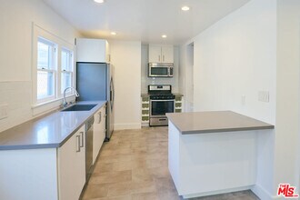 848 Venezia Ave in Los Angeles, CA - Building Photo - Building Photo