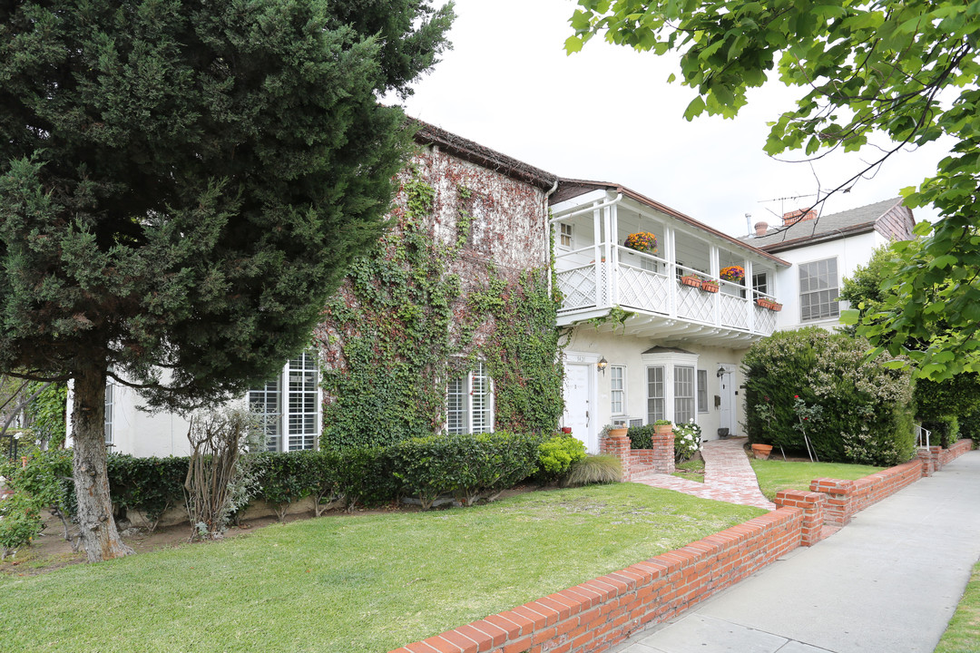 156 S Reeves Dr in Beverly Hills, CA - Building Photo