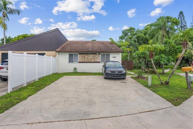 4505 NW 3rd Dr in Delray Beach, FL - Building Photo - Building Photo