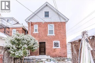 9 Stirton St in Hamilton, ON - Building Photo - Building Photo