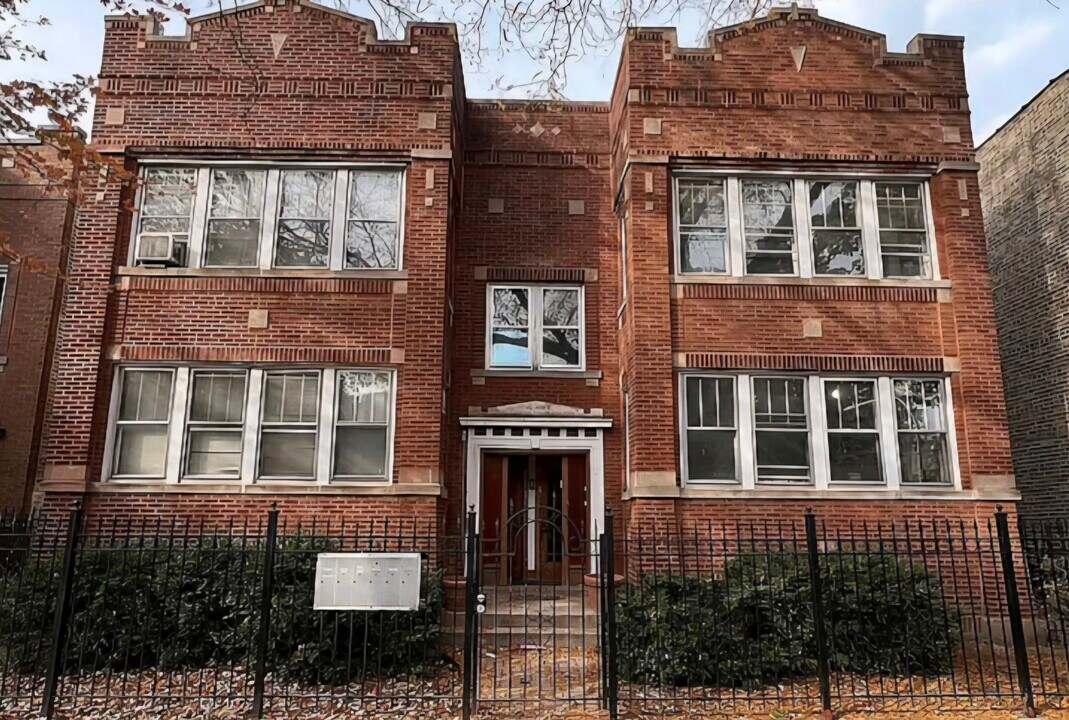 3346 N Central Park Ave, Unit #2S in Chicago, IL - Foto de edificio