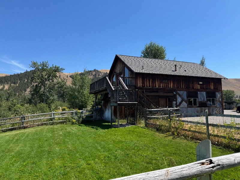 4944 Hugo Way in Lolo, MT - Foto de edificio