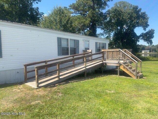 2110 Catherine Lake Rd in Richlands, NC - Building Photo - Building Photo