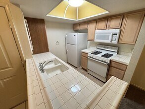 1909 Desert Falls Ct in Las Vegas, NV - Building Photo - Building Photo