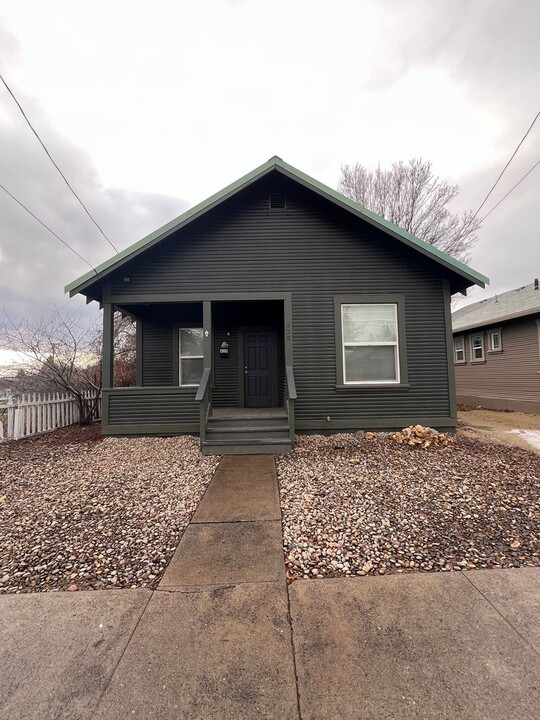 620 N 11th St in Klamath Falls, OR - Building Photo