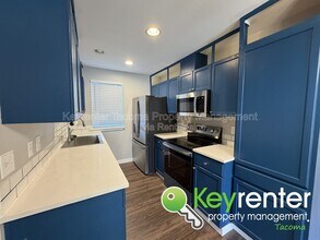 5002 S 30th St in Tacoma, WA - Building Photo - Building Photo