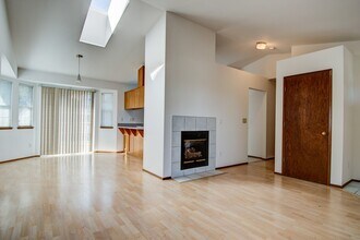 1725 SW Nienhuis St in Oak Harbor, WA - Building Photo - Building Photo