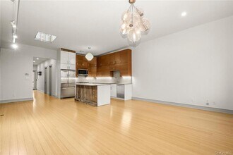 343 Greenwich Ave, Unit 2nd Floor in Greenwich, CT - Building Photo - Building Photo