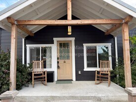 320 E Main St in Centralia, WA - Building Photo