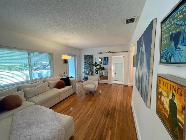 1545 NE 138th St in North Miami, FL - Building Photo