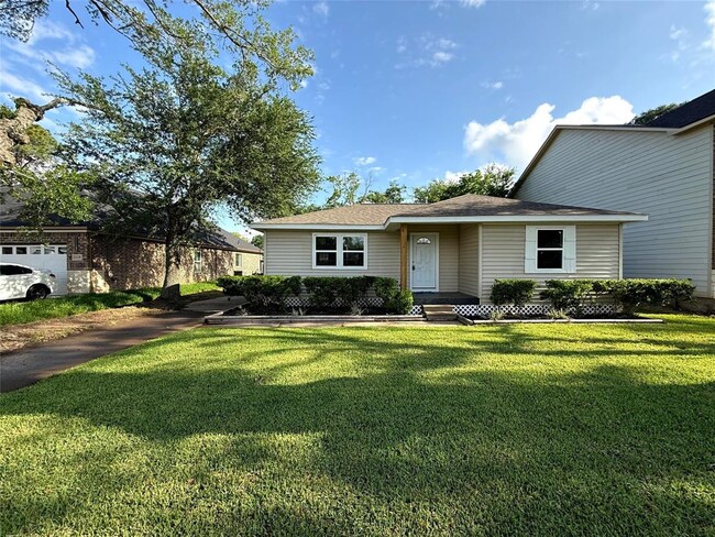 property at 8113 Tavenor Ln
