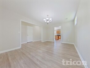 543 Silver Spoon Ln in Elgin, SC - Foto de edificio - Building Photo