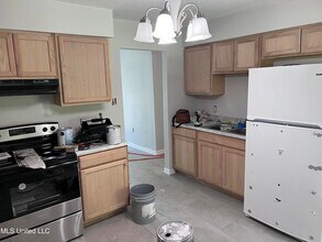 102 Carson Dr in Gulfport, MS - Building Photo - Building Photo