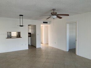 2999 Point E Dr in Aventura, FL - Building Photo - Building Photo