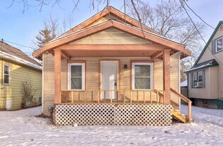 2004 Sheridan Ave in Saginaw, MI - Building Photo