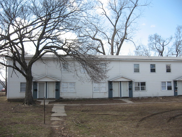 600-610 North Dr in East Alton, IL - Building Photo