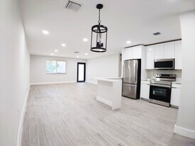 141 NE 183rd Ter, Unit 143 in Miami, FL - Building Photo