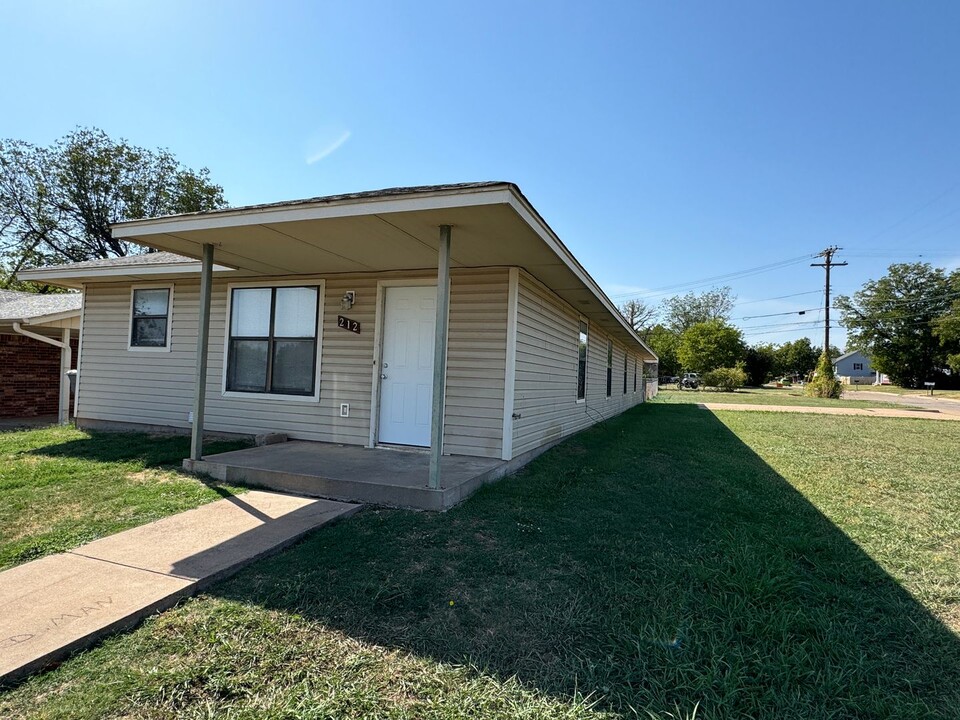 212 NW 14th St-Unit -212 NW 14th A in Lawton, OK - Building Photo