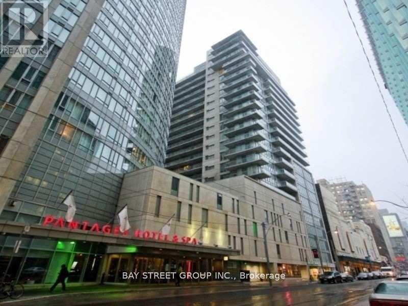 210-210 Victoria St in Toronto, ON - Building Photo