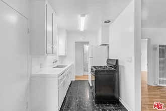 1342 Yale St in Santa Monica, CA - Building Photo - Building Photo