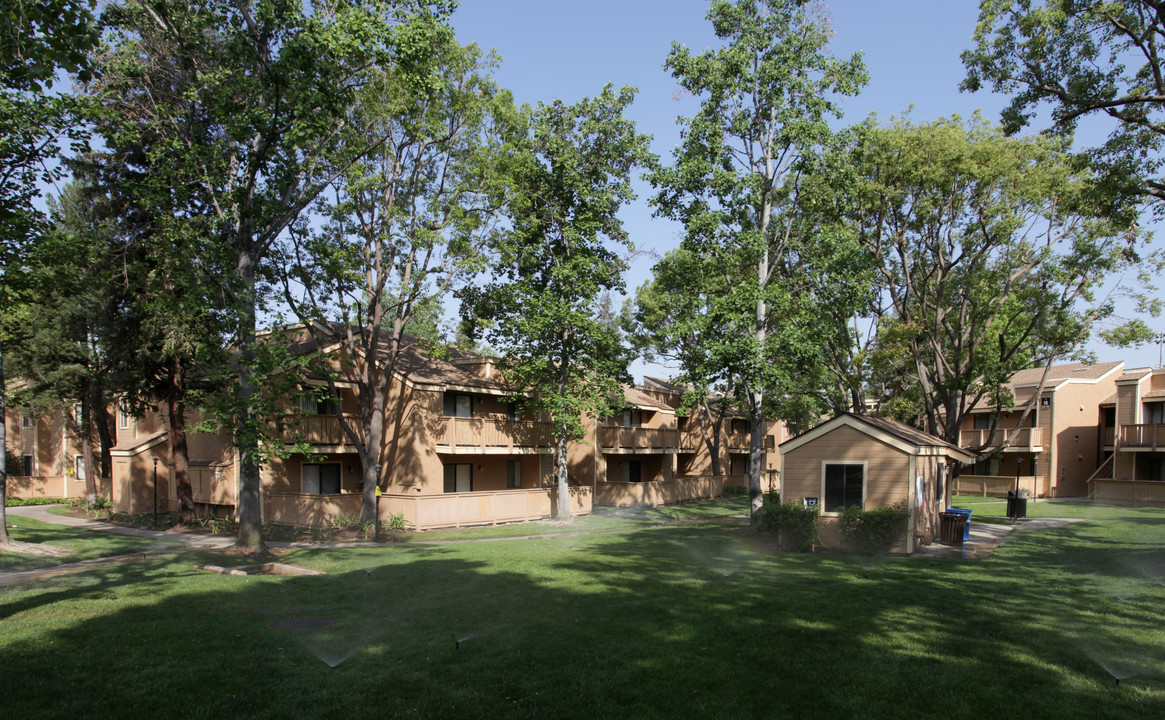 Fallkirk Campus Apartments in Riverside, CA - Building Photo