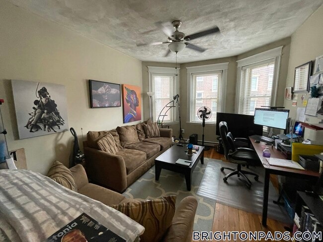 1665 Commonwealth Ave, Unit 4 in Boston, MA - Building Photo - Building Photo