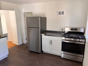 120 S Blair St in Madison, WI - Foto de edificio - Building Photo