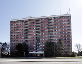 Metro Toronto Condominium in Toronto, ON - Building Photo - Building Photo