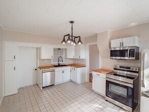 1620 14th Ave SE in Cedar Rapids, IA - Building Photo - Building Photo